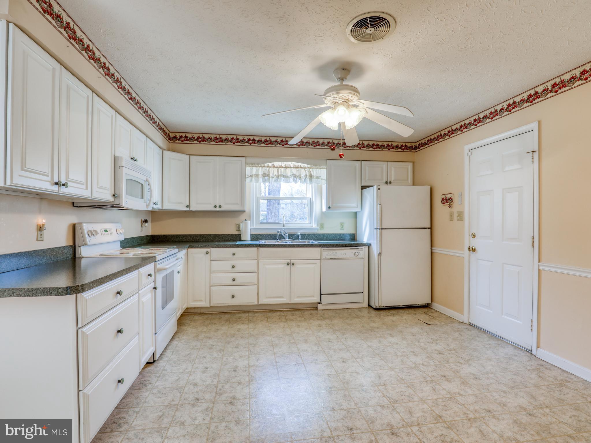 163 Old Forest Circle Winchester, VA 22602 - Photo 19 of 41 Kitchen
