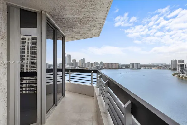 $5,500 | 19195 Northeast 36th Court, Unit 2301, Aventura, FL 33180