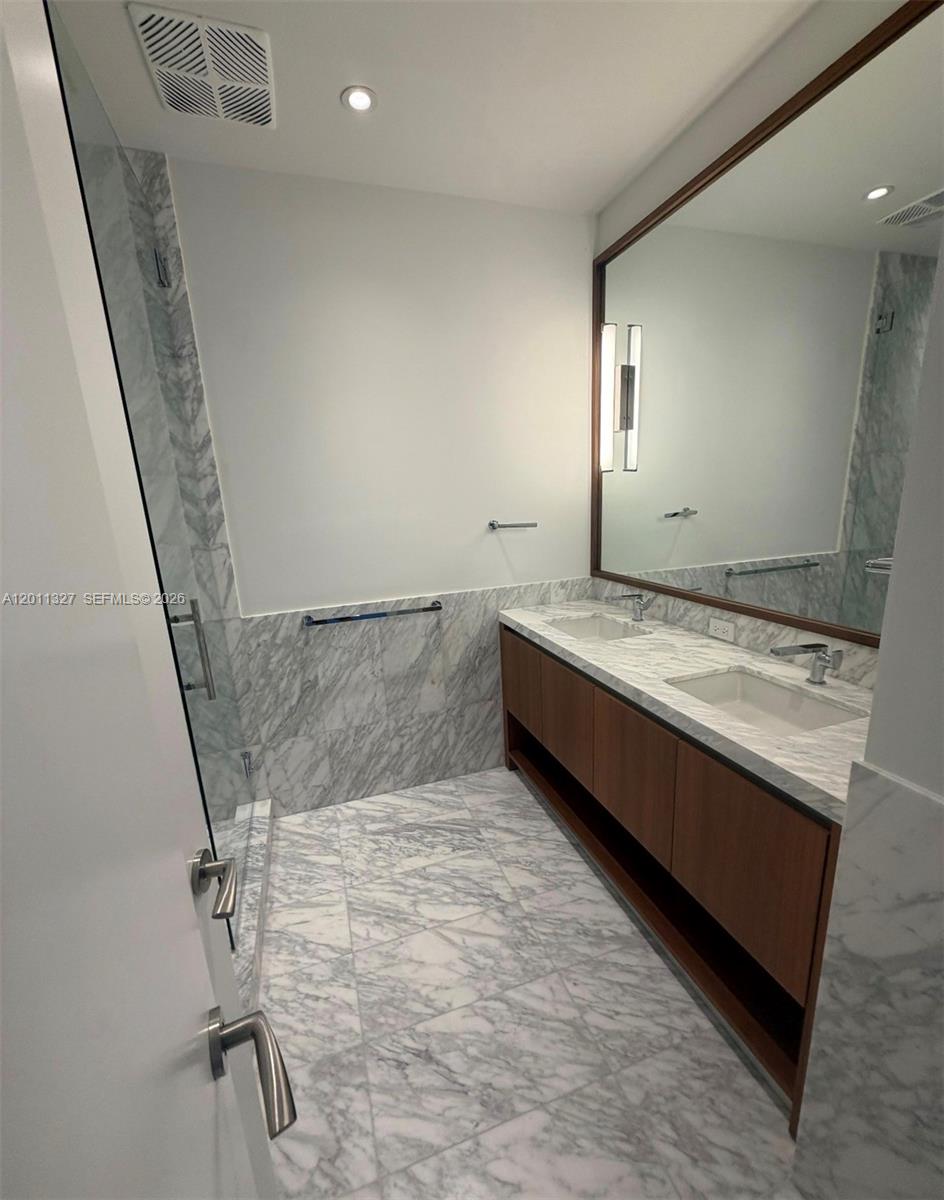 175 Southeast 25th Road, Unit 704 Miami, FL 33129 - Photo 15 of 18