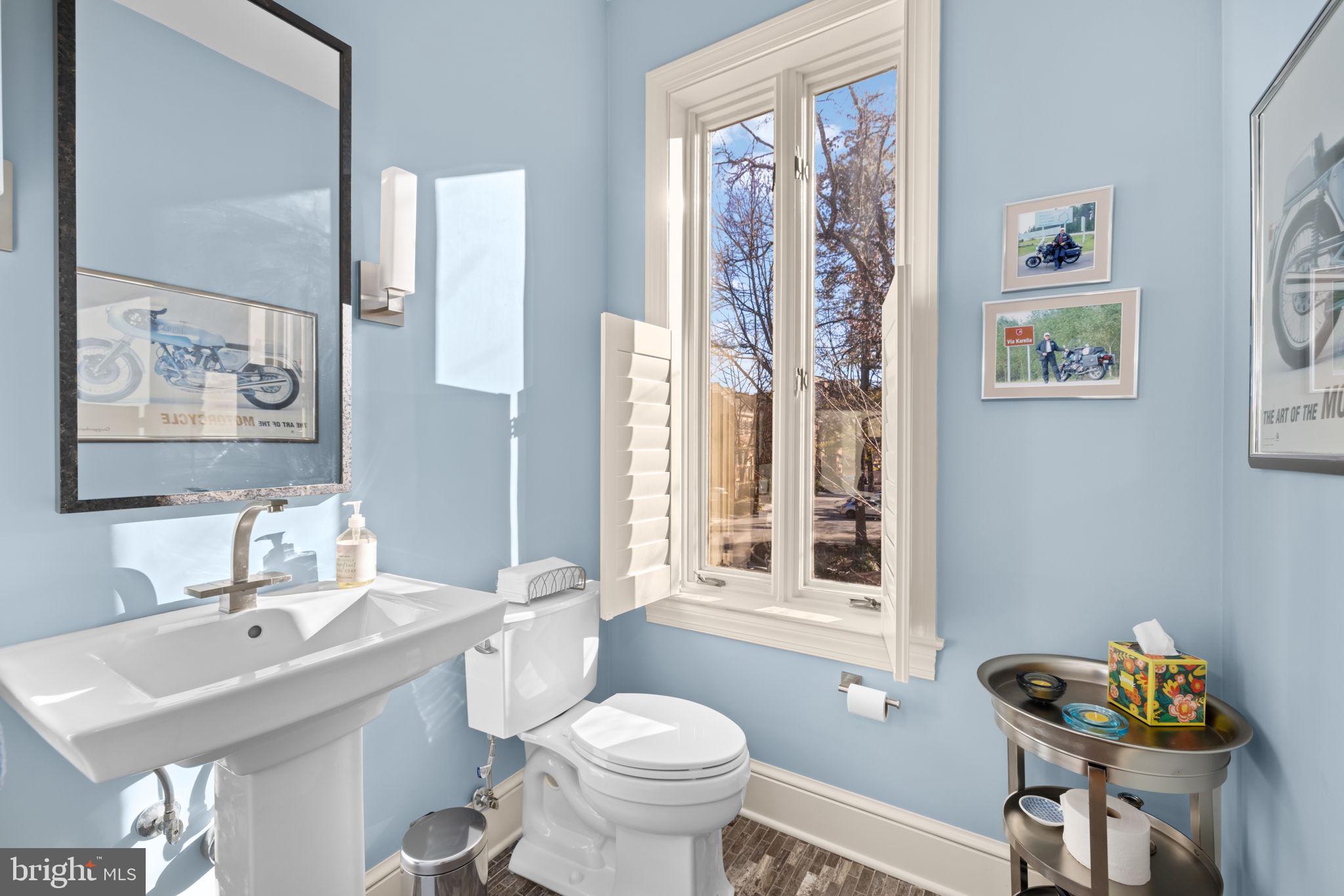 3988 Georgetown Court Northwest Washington, DC 20007 - Photo 4 of 38 a bathroom with a toilet a sink and a mirror