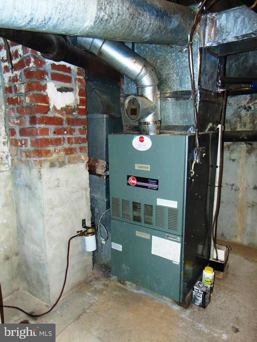 15500 Holly Grove Road Silver Spring, MD 20905 - Photo 22 of 30 Furnace