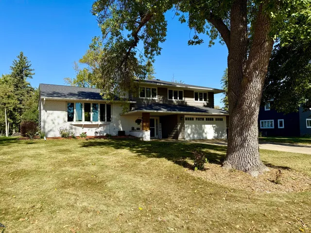 $295,000 | 1000 West Birch Avenue, Olivia, MN 56277