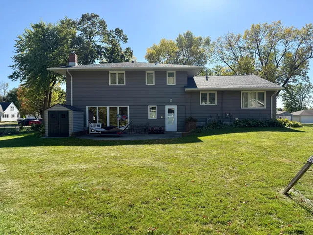 $295,000 | 1000 West Birch Avenue, Olivia, MN 56277