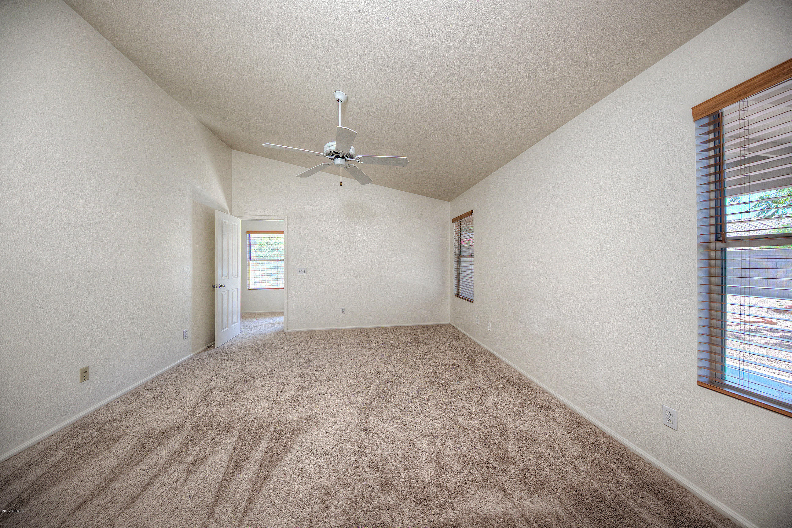 3031 East Escuda Road Phoenix, AZ 85050 - Photo 17 of 25 3031EEscudaRd017