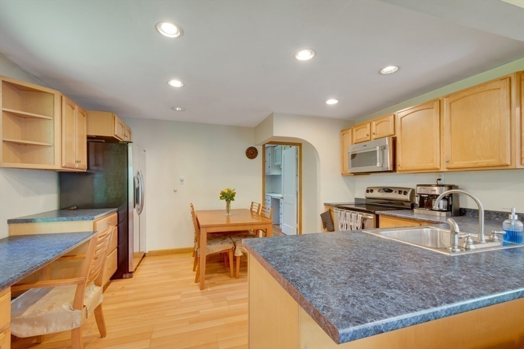 45 Riveredge Road Billerica, MA 01862 - Photo 5 of 34