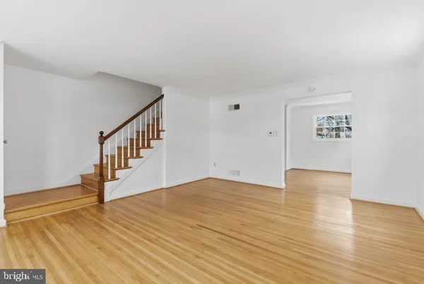 $3,900 | 4813 20th Place North, Arlington, VA 22207