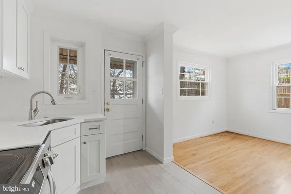 $3,900 | 4813 20th Place North, Arlington, VA 22207