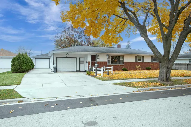 $320,000 | 1010 Heyrman Street, Green Bay, WI 54302