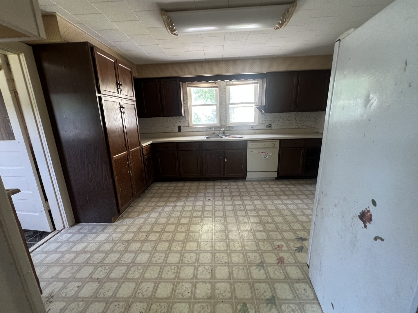 529 North 2nd Street Watseka, IL 60970 - Photo 4 of 16 a large bathroom with a large mirror vanity and a shower