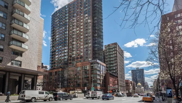 $3,990 | 300 East 39th Street, Unit 3F | Murray Hill