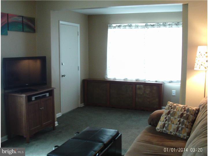 77 South Sproul Road Broomall, PA 19008 - Photo 5 of 21 Living Room
