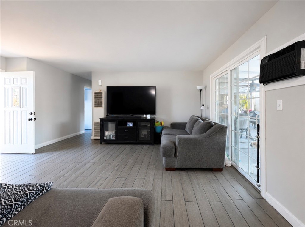 19450 Woodhill Street Rialto, CA 92376 - Photo 9 of 54