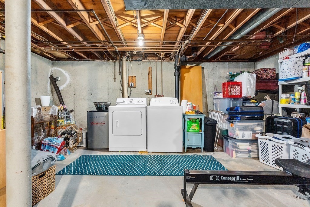195 Den Quarry Road Lynn, MA 01904 - Photo 23 of 28 a utility room with dryer and washer