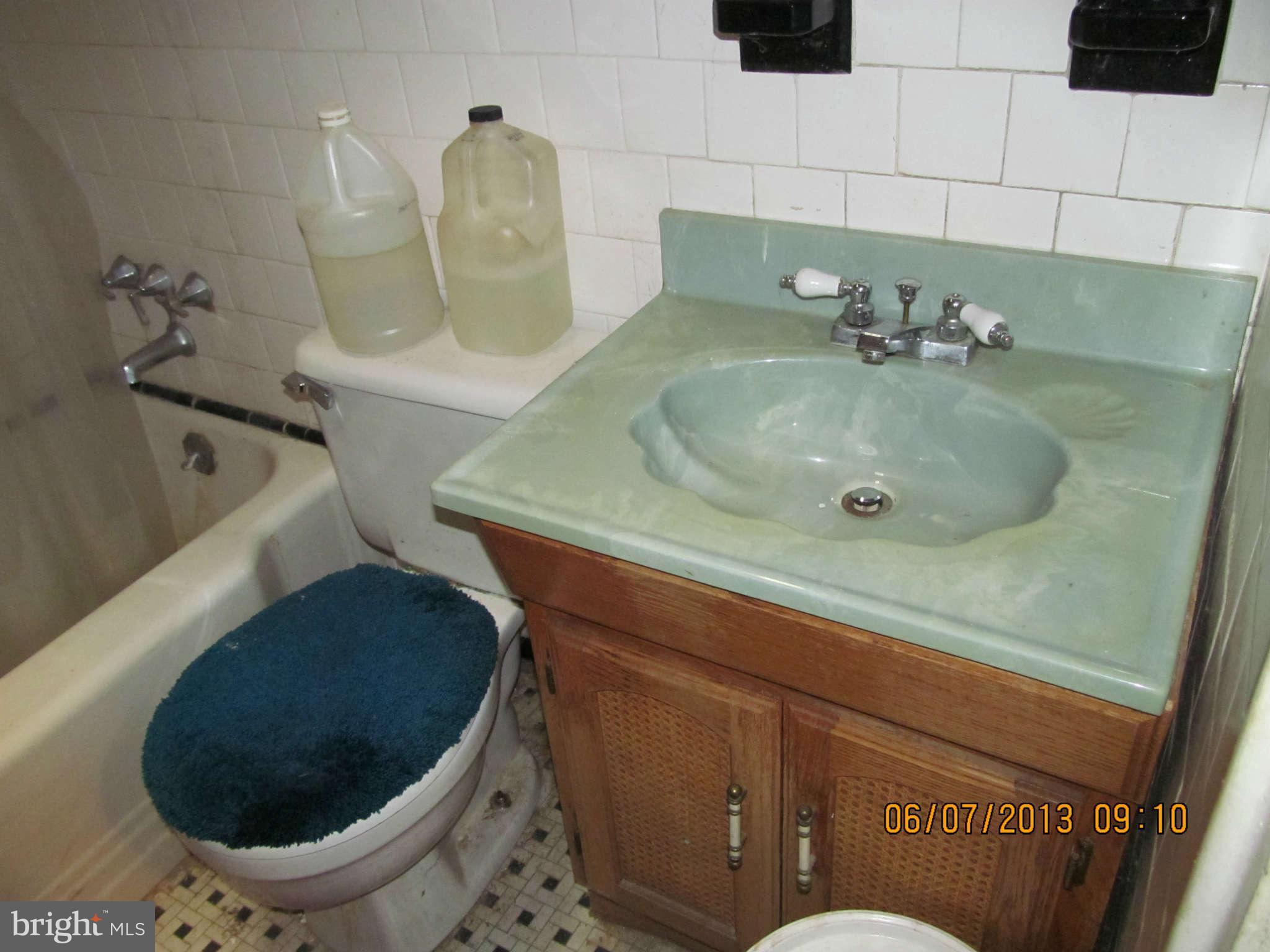 7729 Wynbrook Road Baltimore, MD 21224 - Photo 12 of 15 Bath