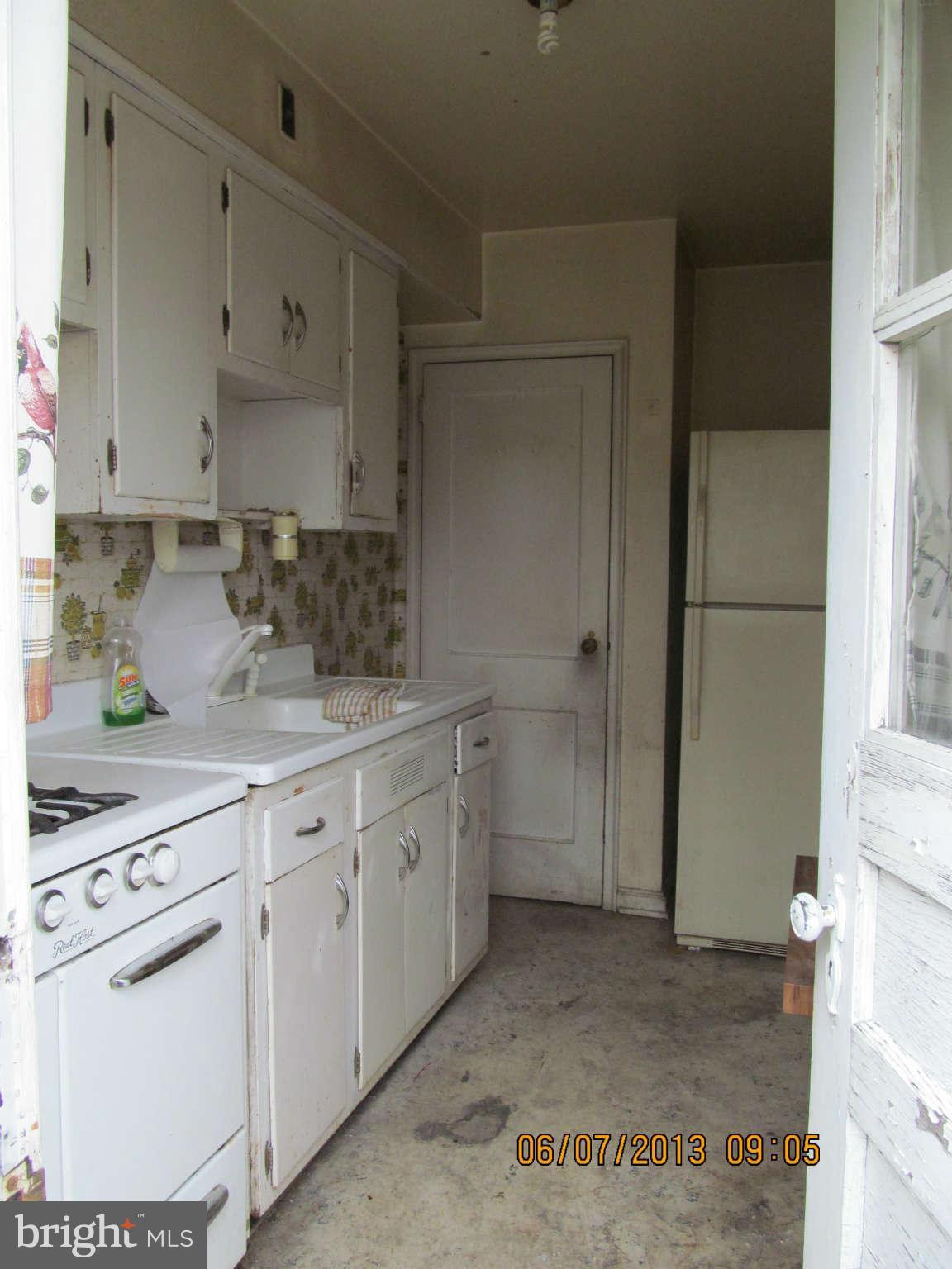 7729 Wynbrook Road Baltimore, MD 21224 - Photo 6 of 15 Kitchen