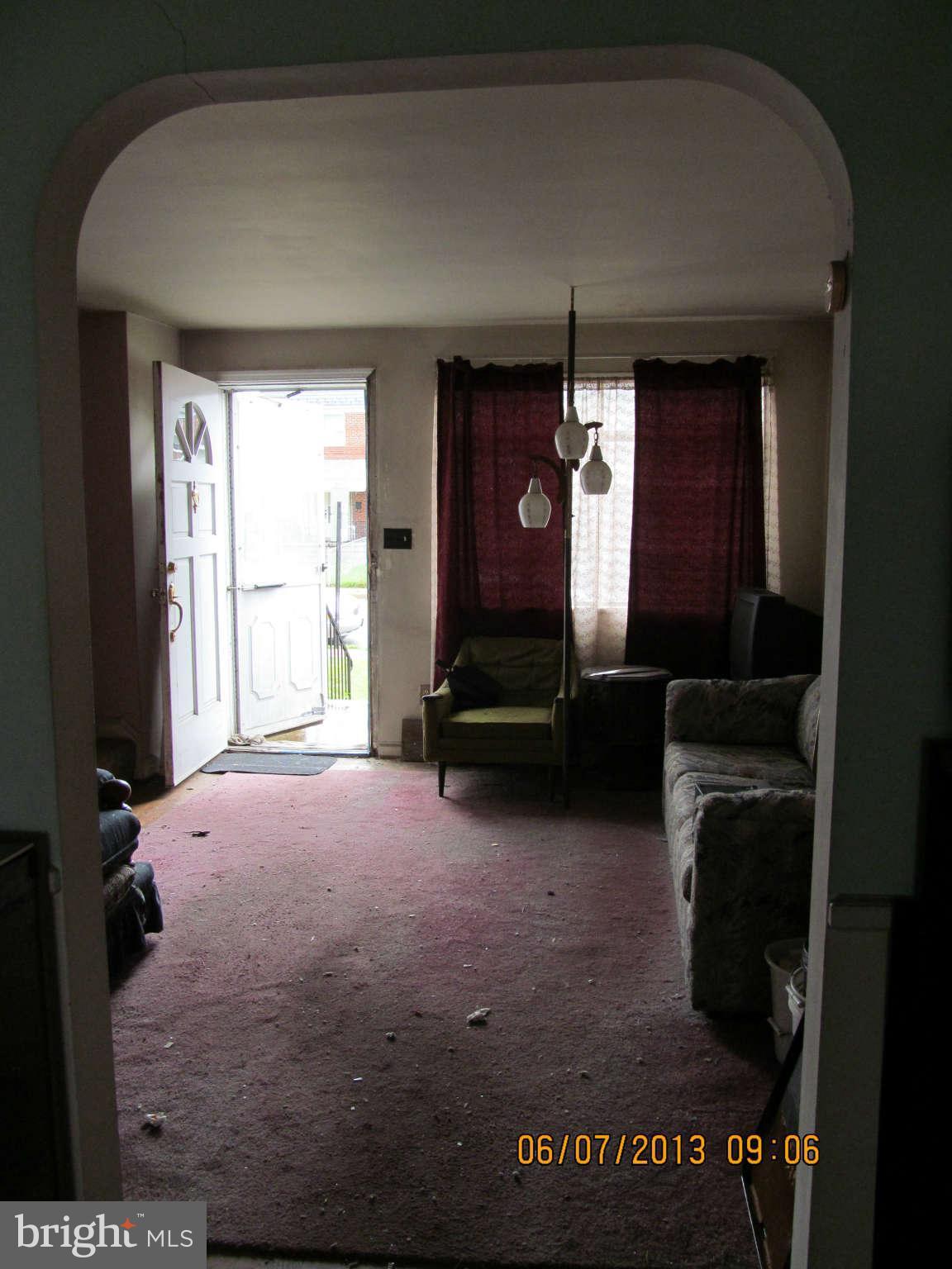 7729 Wynbrook Road Baltimore, MD 21224 - Photo 7 of 15 Living Room