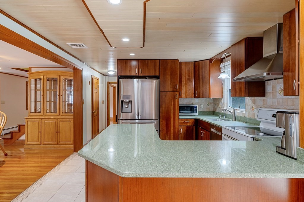 32 Carleton Road Tewksbury, MA 01876 - Photo 32 of 40 Gallery Image 32