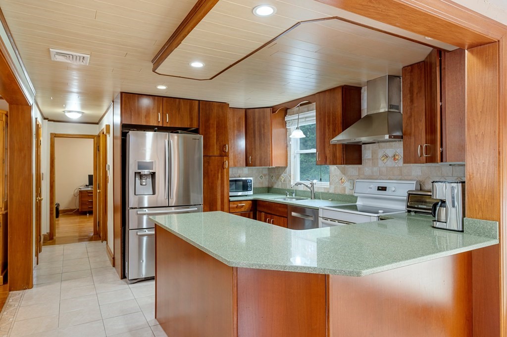 32 Carleton Road Tewksbury, MA 01876 - Photo 33 of 40 Gallery Image 33