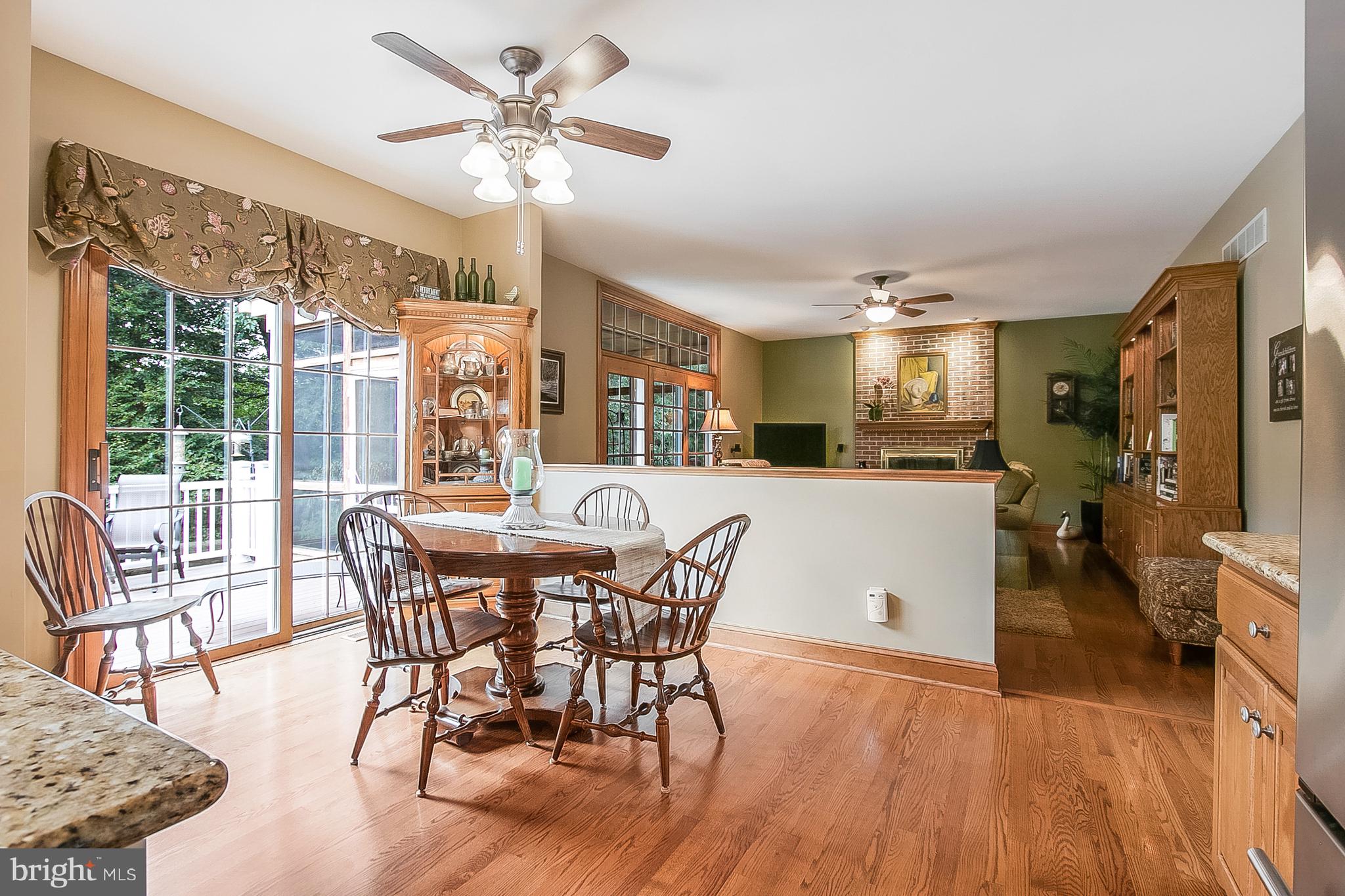 525 Ridgeview Drive Hockessin, DE 19707 - Photo 15 of 57 Breakfast Nook Showing FR and Deck