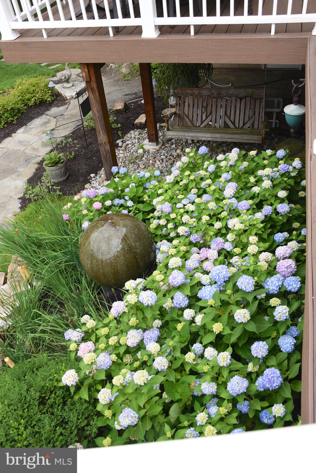 525 Ridgeview Drive Hockessin, DE 19707 - Photo 47 of 57 Lovely Landscaping!
