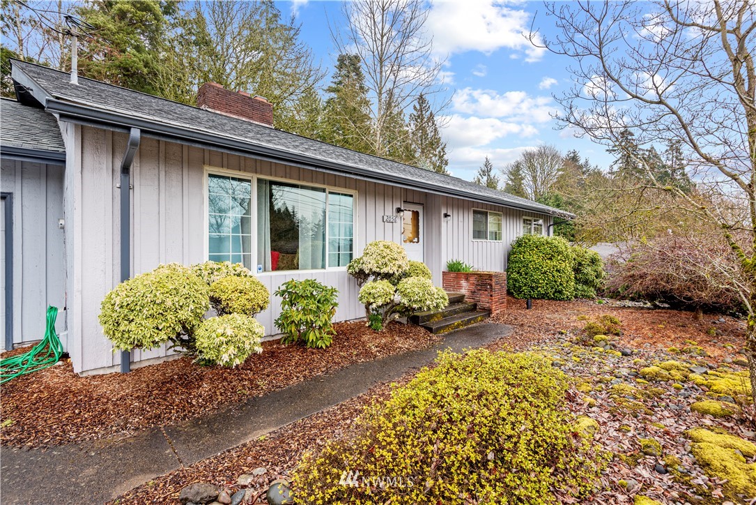 2056 Cascade Way Longview, WA 98632 - Photo 2 of 26 Gallery Image 2