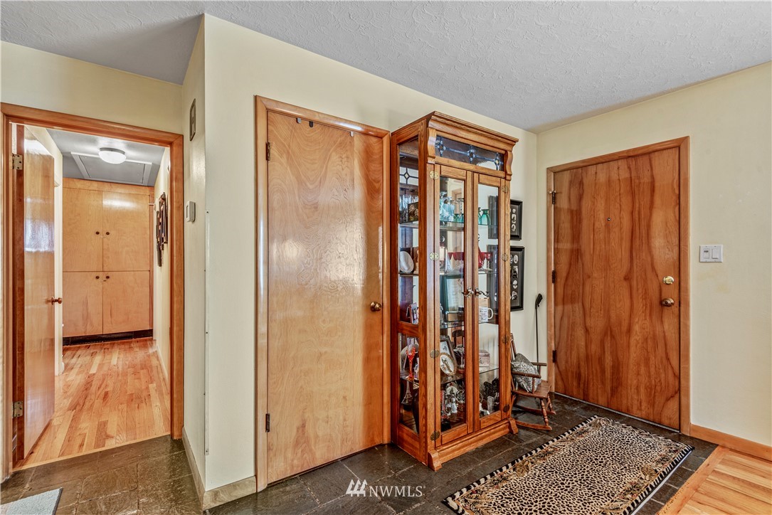 2056 Cascade Way Longview, WA 98632 - Photo 3 of 26 Gallery Image 3