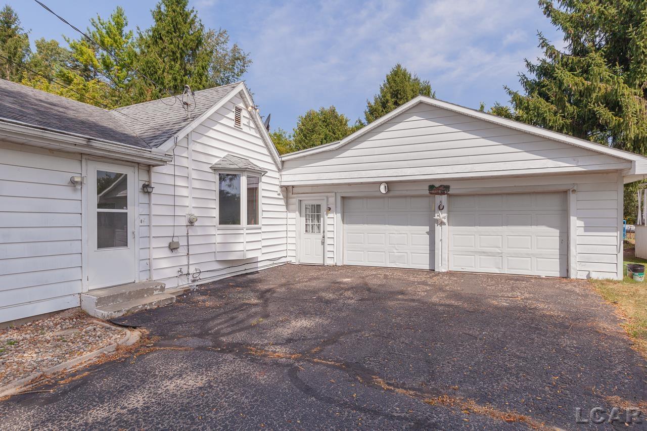 1440 West Carleton Road Adrian, MI 49221 - Photo 4 of 37 50153581-292662bf-a608-4872-a9fc-bf80cfa57cb7.JPG