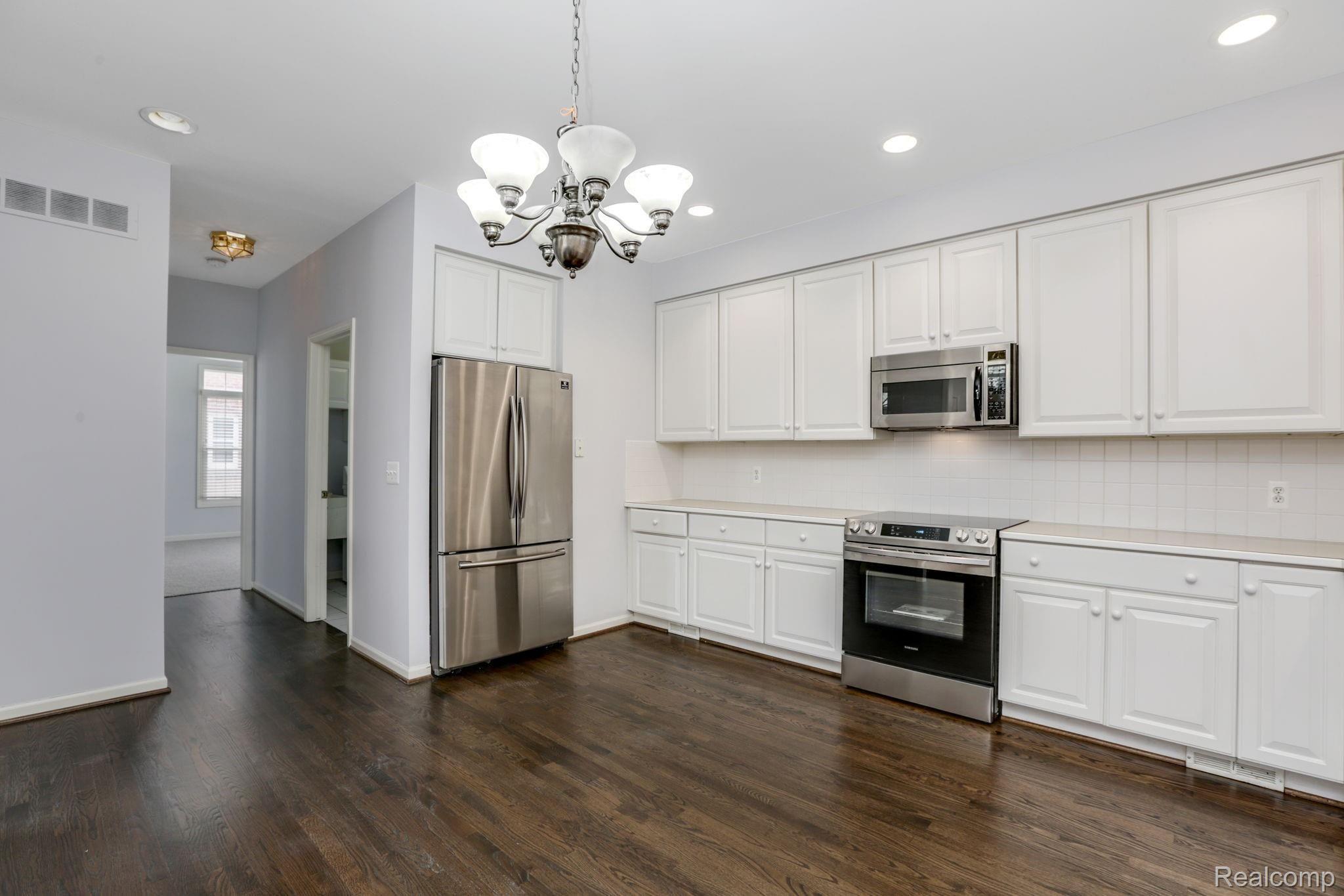 1110+Vernier+Rd+Grosse+Pointe+Woods-12-mls.jpg