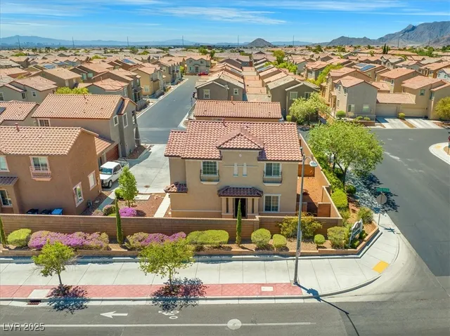 $389,900 | 9860 Twilight Walk Avenue, Las Vegas, NV 89149