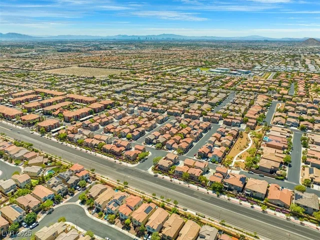 $389,900 | 9860 Twilight Walk Avenue, Las Vegas, NV 89149