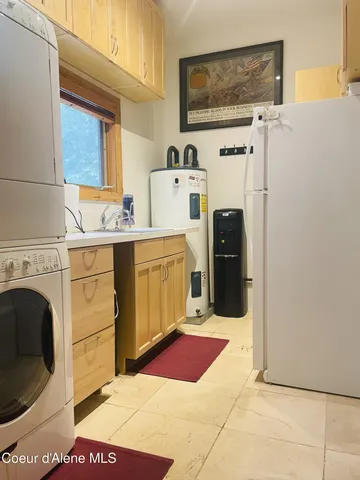 $990,000 | 23 West Bay Wood Lane, Hope, ID 83836