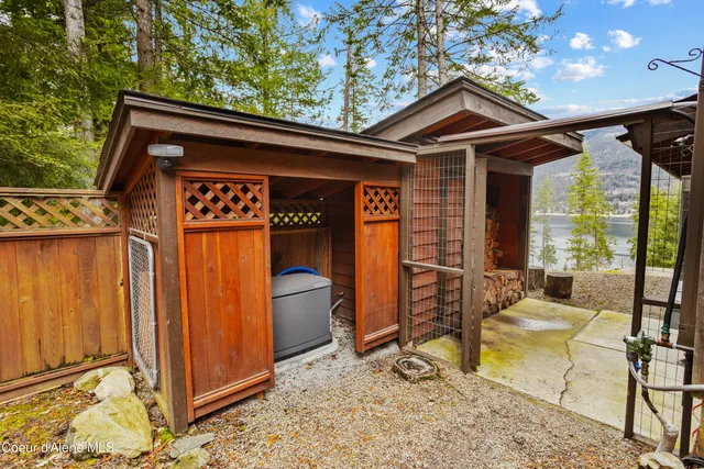 $990,000 | 23 West Bay Wood Lane, Hope, ID 83836