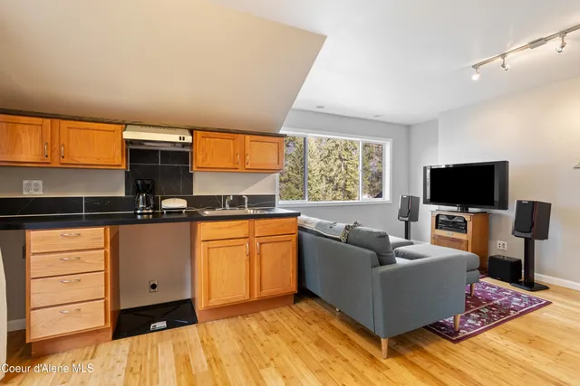 $990,000 | 23 West Bay Wood Lane, Hope, ID 83836