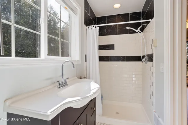 $990,000 | 23 West Bay Wood Lane, Hope, ID 83836