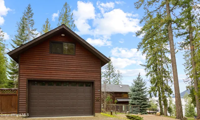 $990,000 | 23 West Bay Wood Lane, Hope, ID 83836