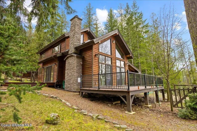 $990,000 | 23 West Bay Wood Lane, Hope, ID 83836