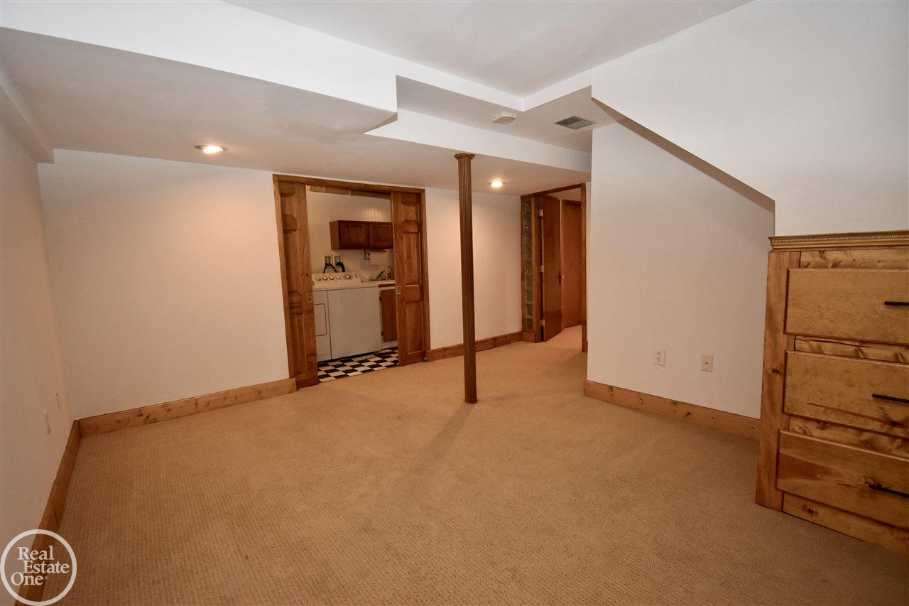 2118 Hampton Road Grosse Pointe, MI 48236 - Photo 28 of 45 31381669-27.JPG