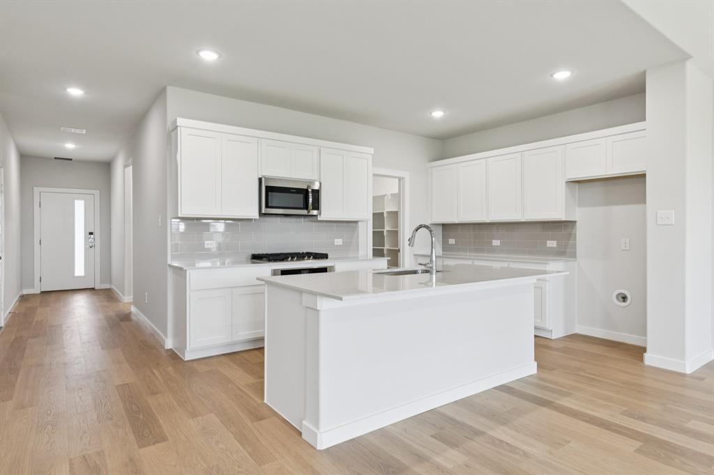 1412 Ranchero Rodeo Road Haslet, TX 76052 - Photo 7 of 33 Kitchen in the Masters home plan by Trophy Signature Homes – REPRESENTATIVE PHOTO