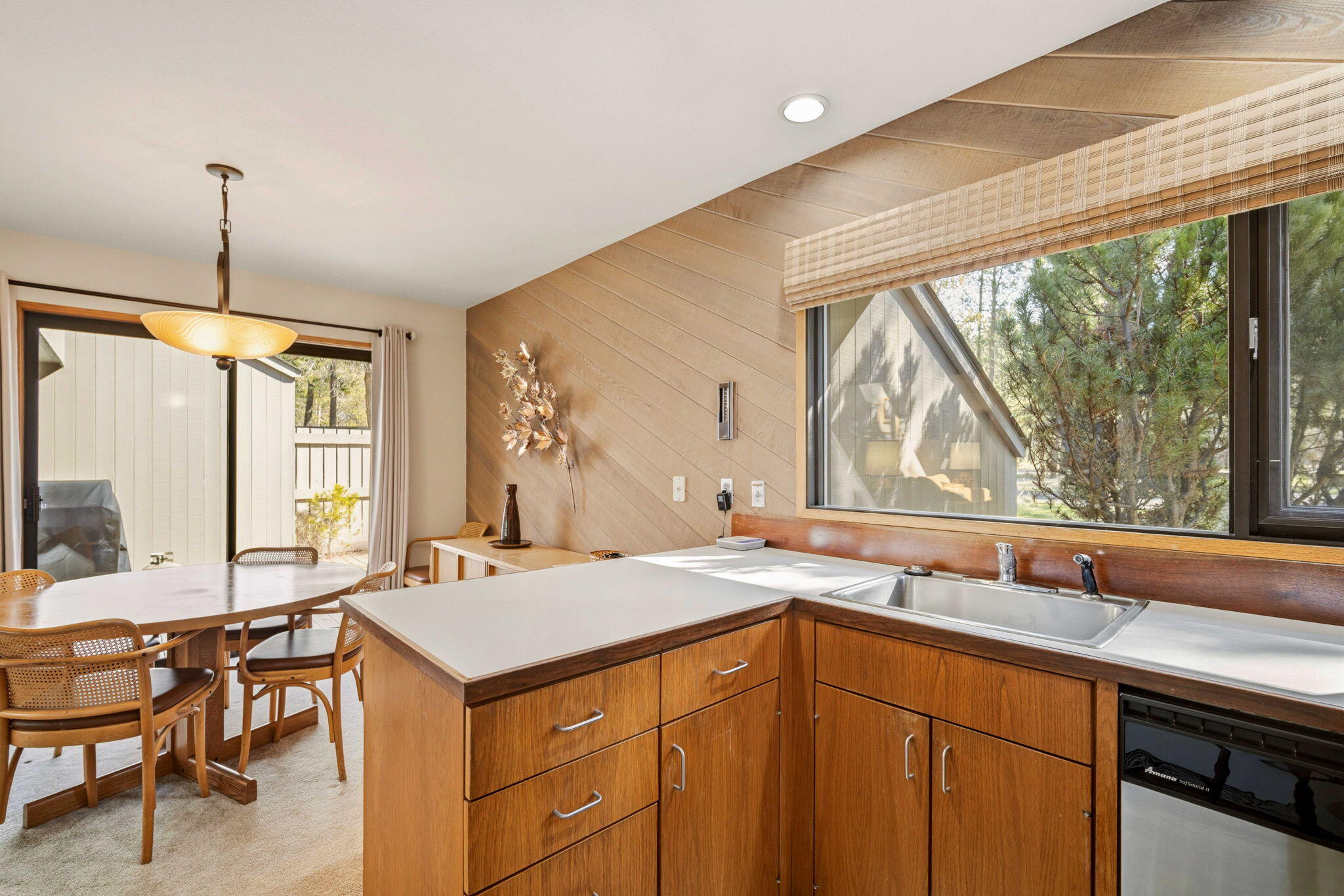 57258 Island Road, Unit 58 Sunriver, OR 97707 - Photo 13 of 30 13-web-or-mls-58 Meadow House-13