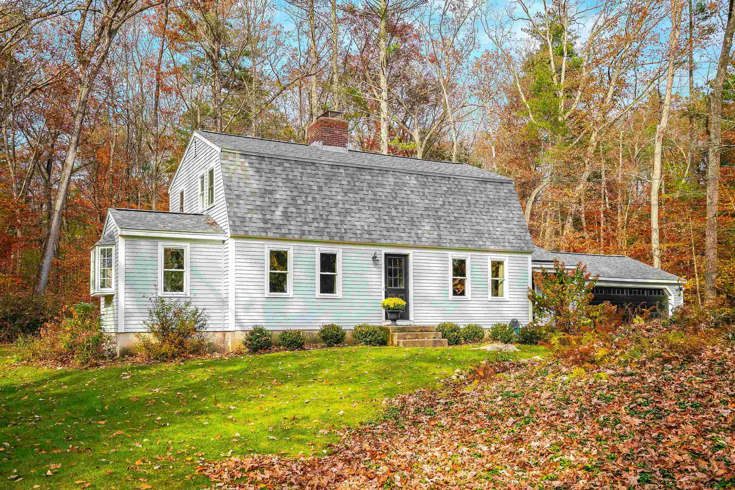 22 Manchester Road Amherst, NH 03031 - Photo 1 of 35