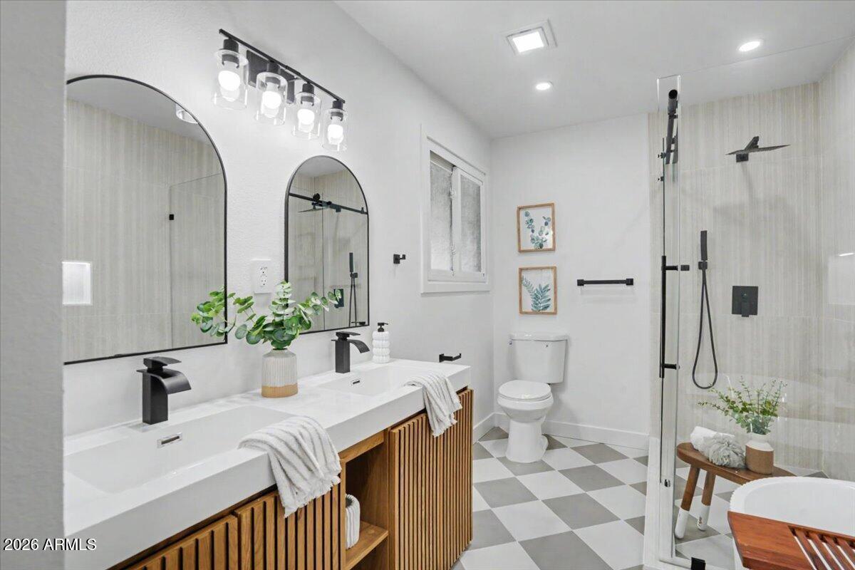 2908 South George Drive Tempe, AZ 85282 - Photo 3 of 21 Primary Bathroom