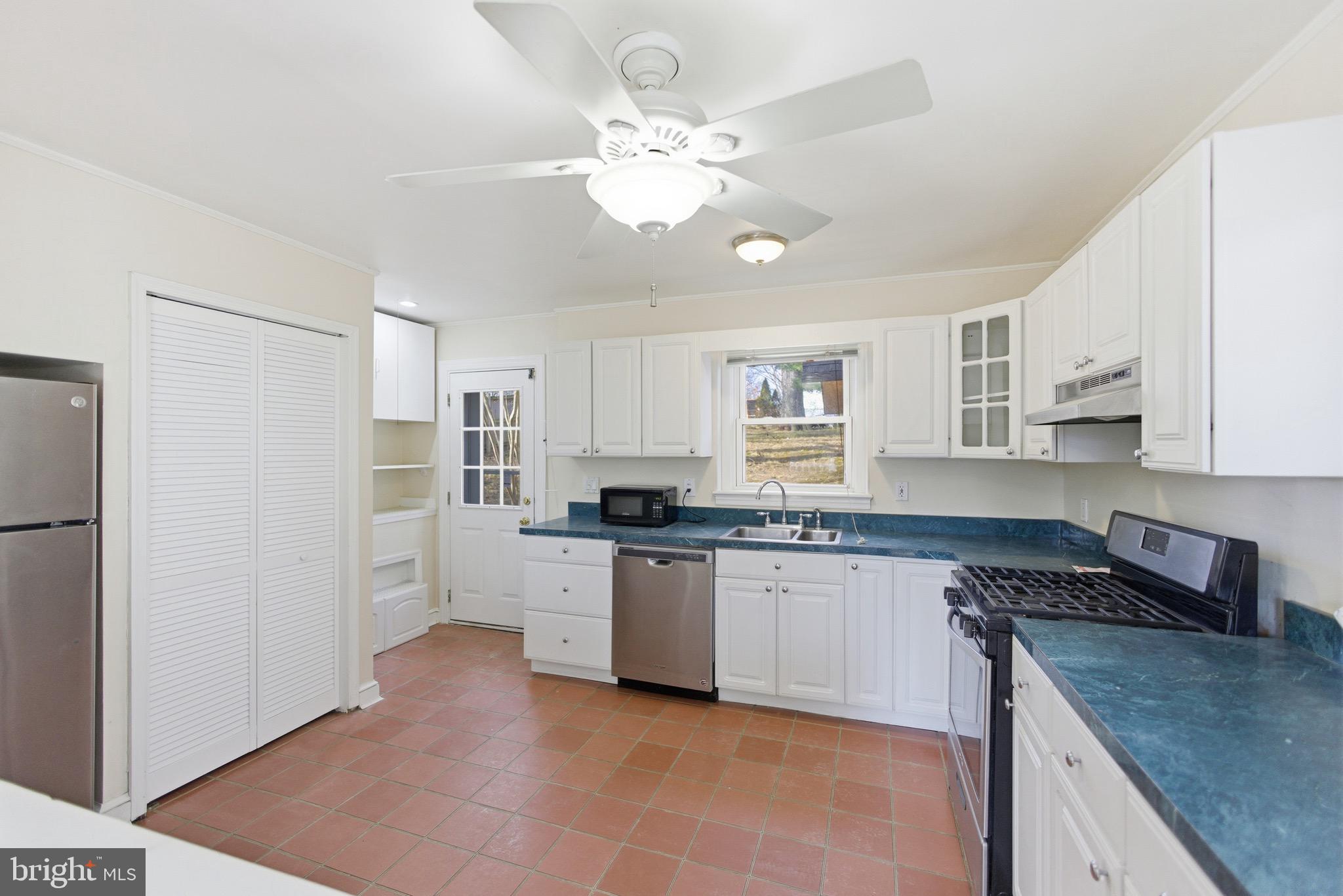 10626 South Dunmoor Drive Silver Spring, MD 20901 - Photo 5 of 18