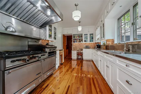 $2,758,000 | 111 Clent Road, Great Neck, NY 11021
