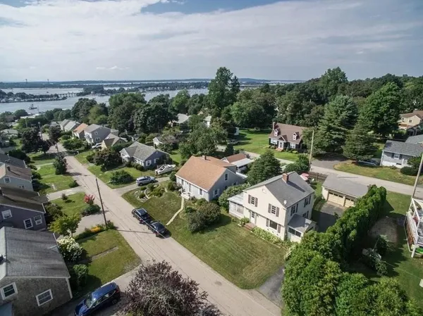 $3,200 | 16 Reed Street, Tiverton, RI 02878