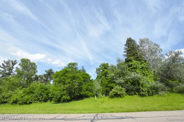 $74,900 | 35 Shannon Glen Drive, Fenton, MI 48430