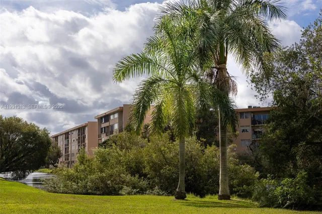 $219,000 | 706 Northwest 87th Avenue, Unit 212, Miami, FL 33172