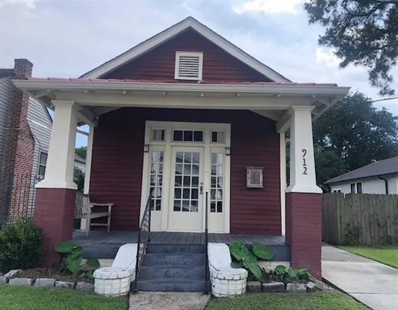 $1,800 | 912 Newton Street, Gretna, LA 70053