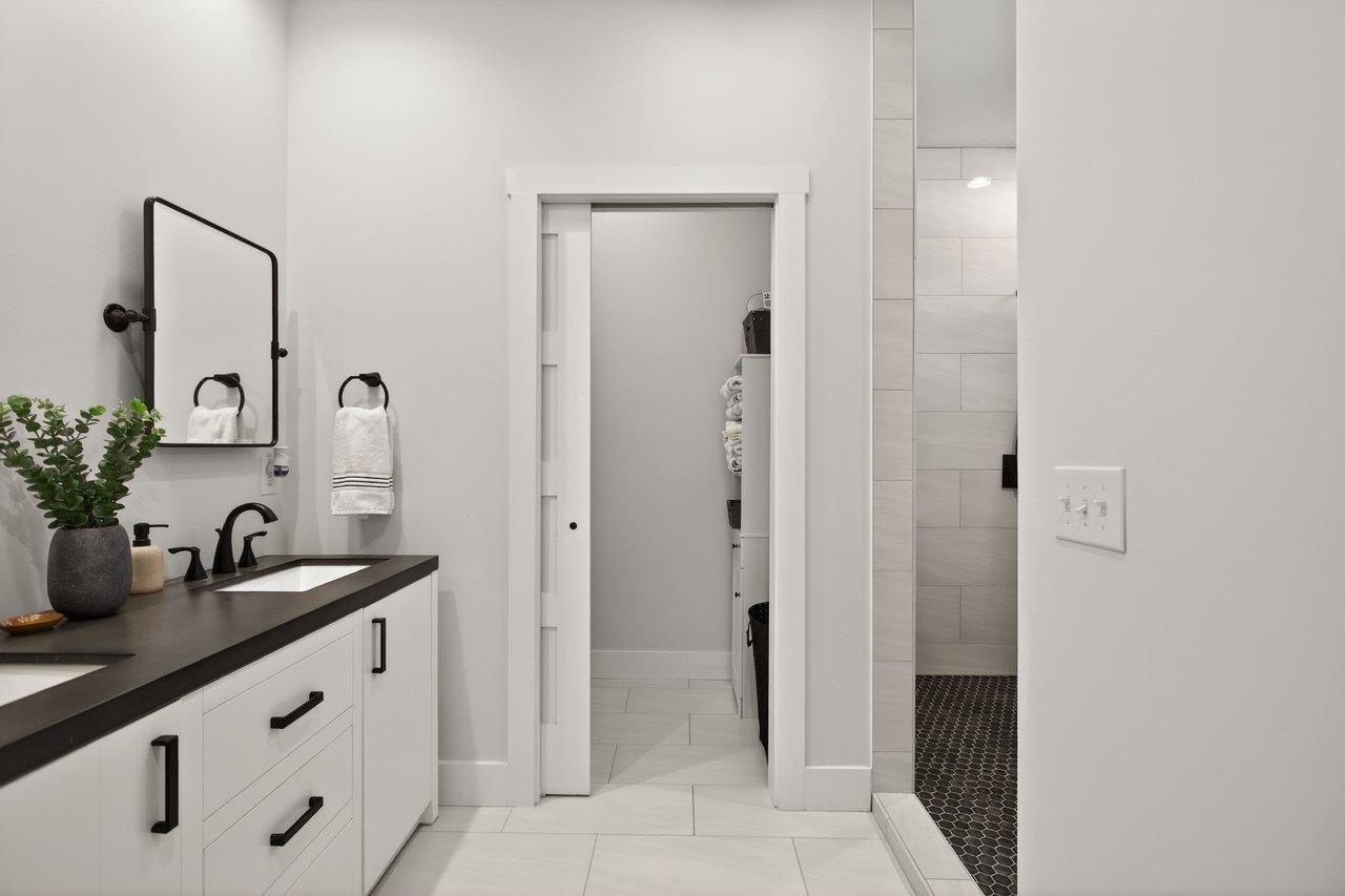 475 Beauford Road Harrisonburg, VA 22801 - Photo 28 of 75 a bathroom with a sink and a mirror