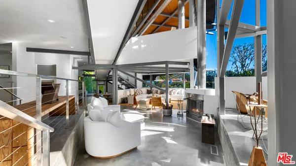 $32,500,000 | 28827 Grayfox Street, Malibu, CA 90265