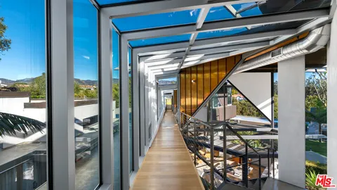 $32,500,000 | 28827 Grayfox Street, Malibu, CA 90265